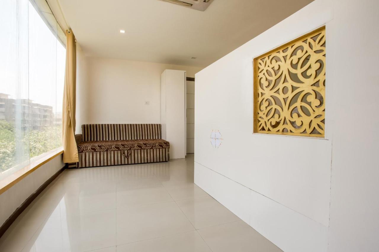 Capital O 35557 Hotel Aura Mumbai Dış mekan fotoğraf
