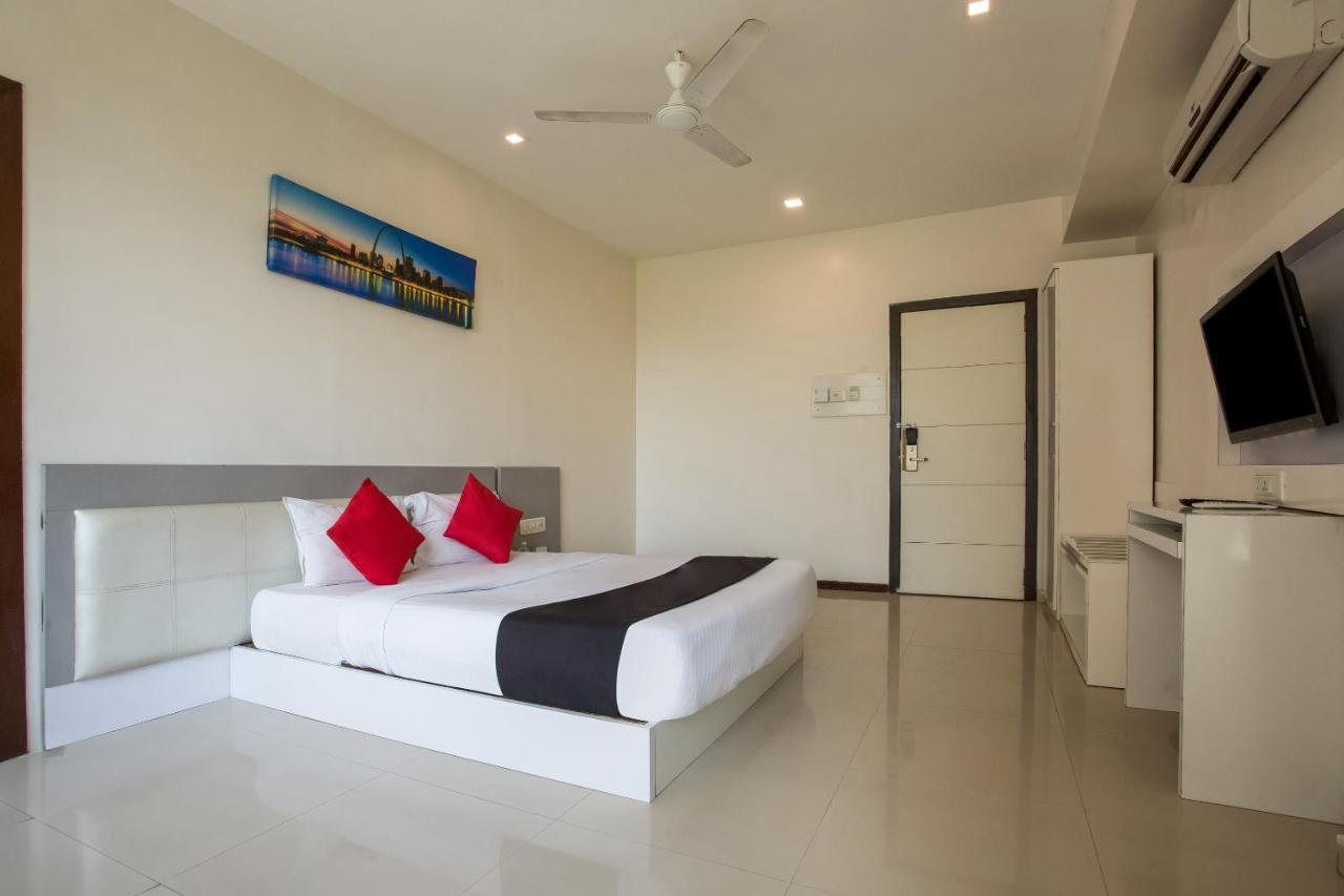 Capital O 35557 Hotel Aura Mumbai Dış mekan fotoğraf